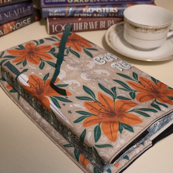 Bookish Box Currently Reading Fabric Dust Jacket - Picture 3 of 4